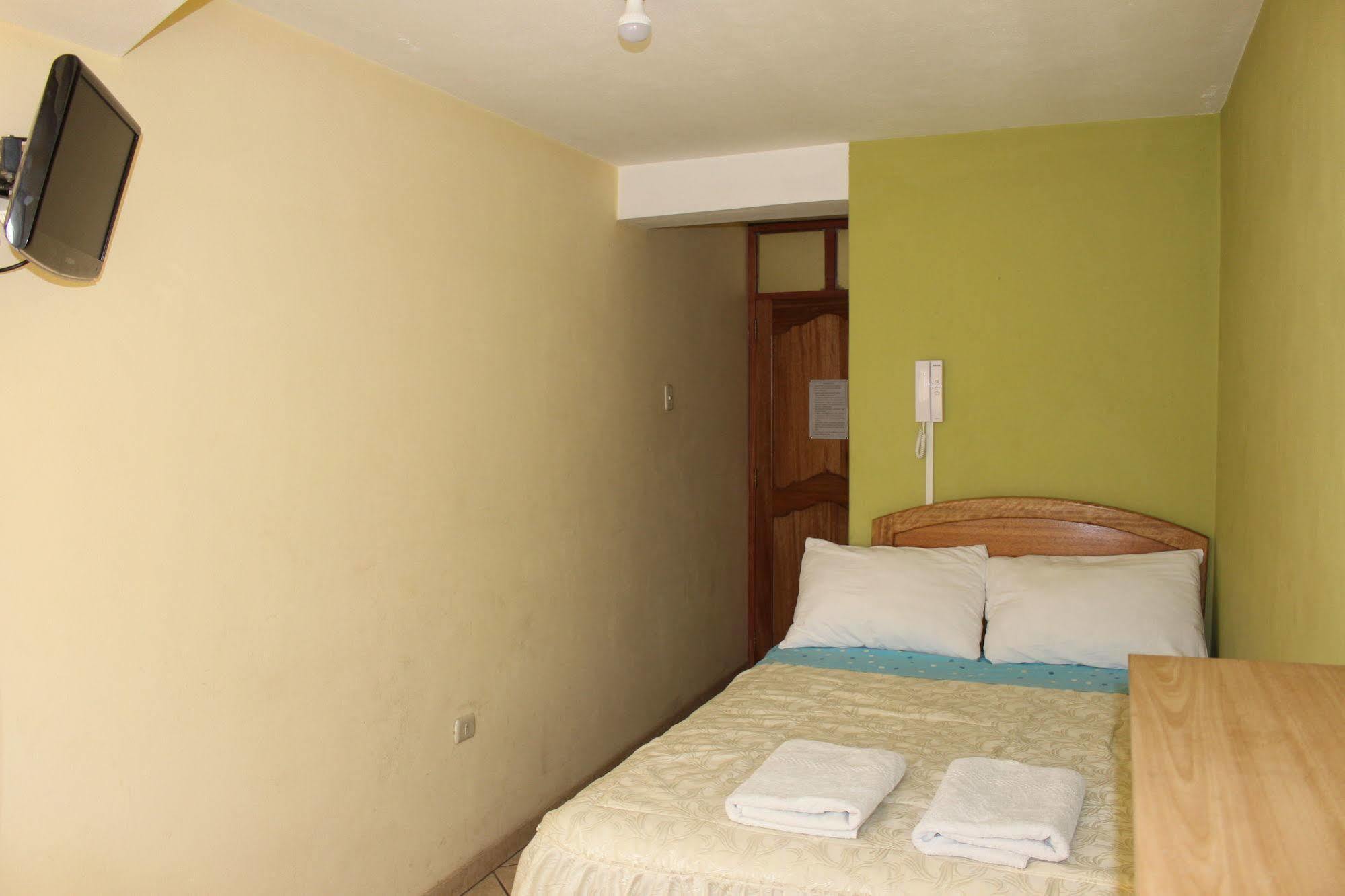 Posada De Percybal Lago Inn Puno Bagian luar foto